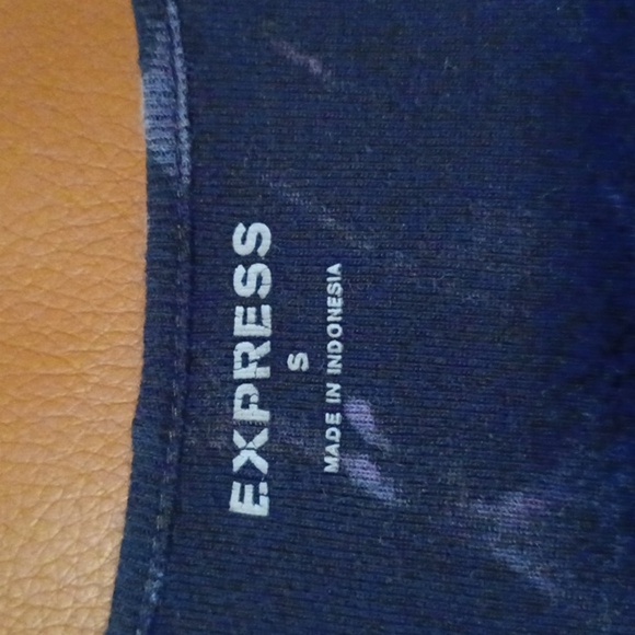 💙🌺Express Floral V-Neck Top - Picture 3 of 10